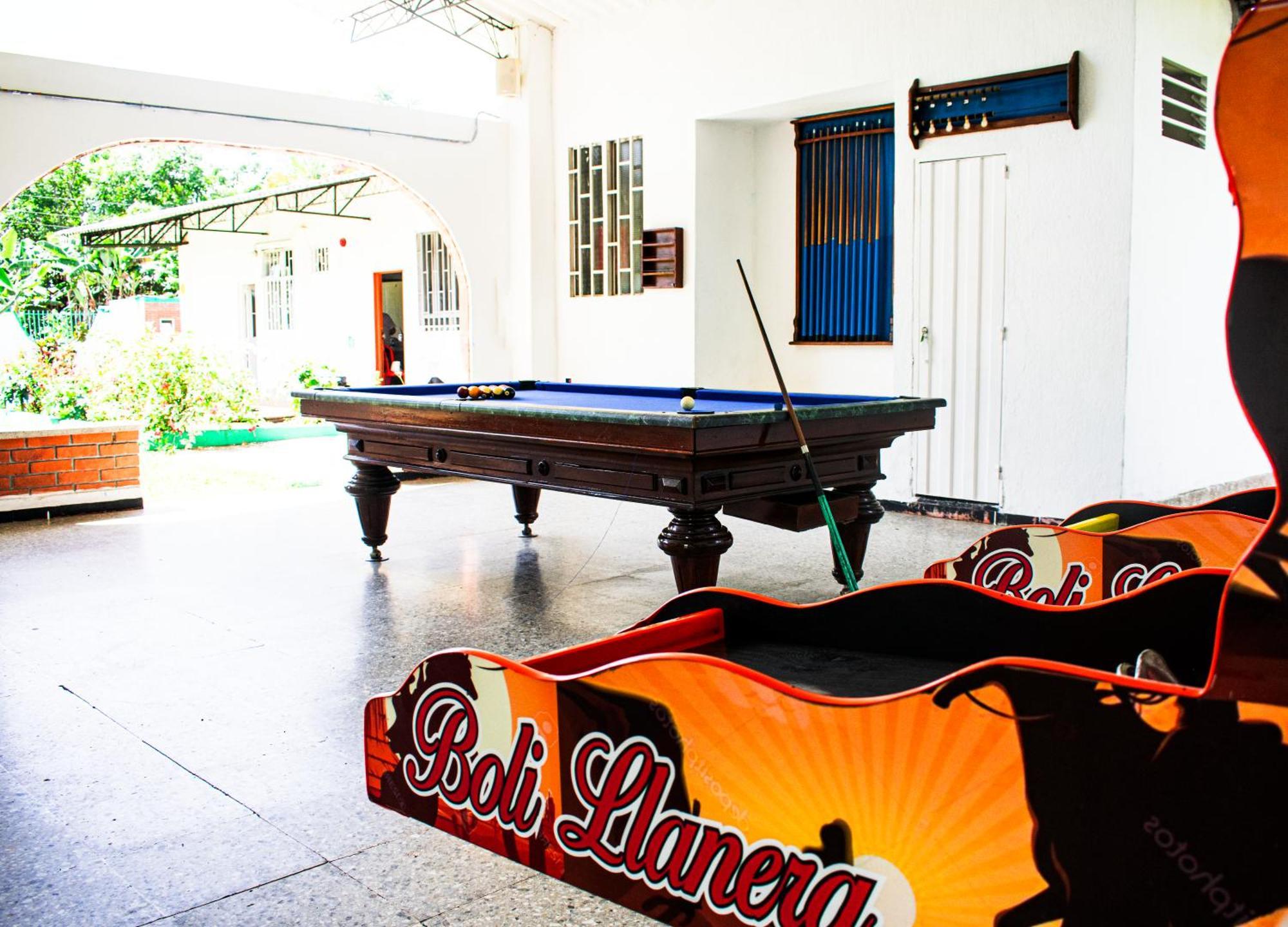 Club Bella Suiza - Carlos Ossa Escobar Marsella  Esterno foto